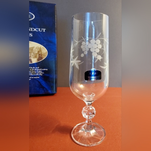 Vintage Duiske Irish Handcut Crystal Set of Champagne Glasses - New in Box - Picture 2 of 4